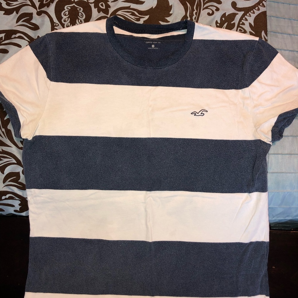 Hollister t shirt